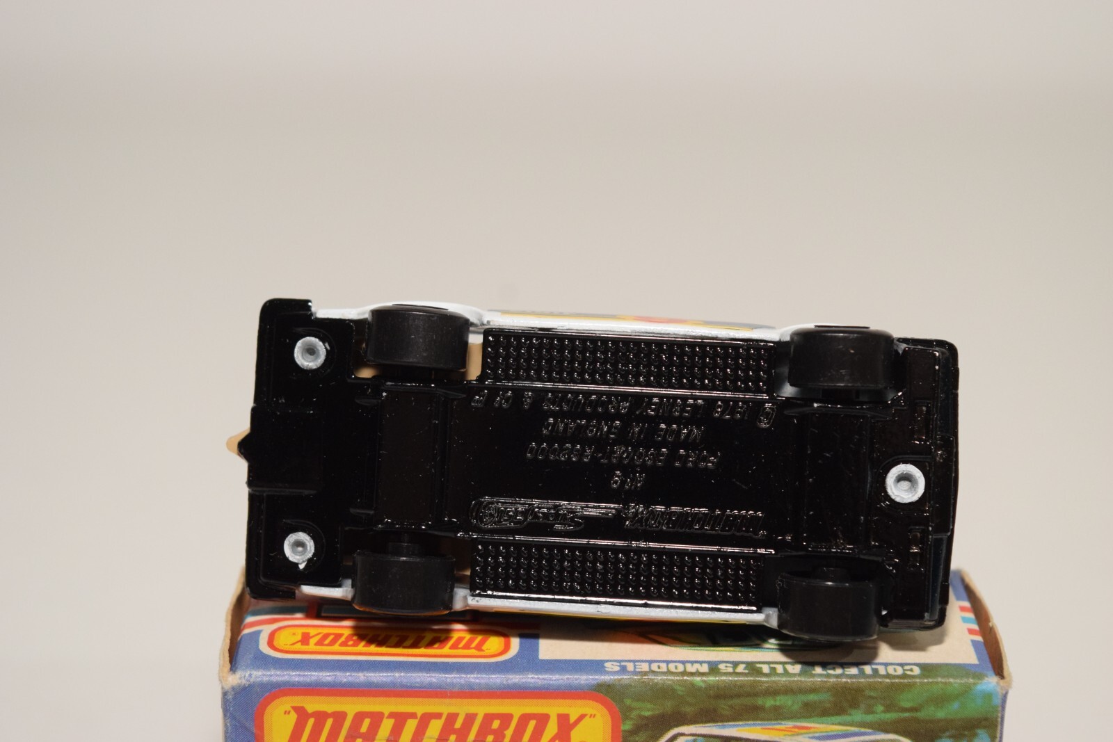 A94 1:64 3 INCH MATCHBOX SUPERFAST 9 FORD RS.2000 RS2000 RALLY WHITE MIB