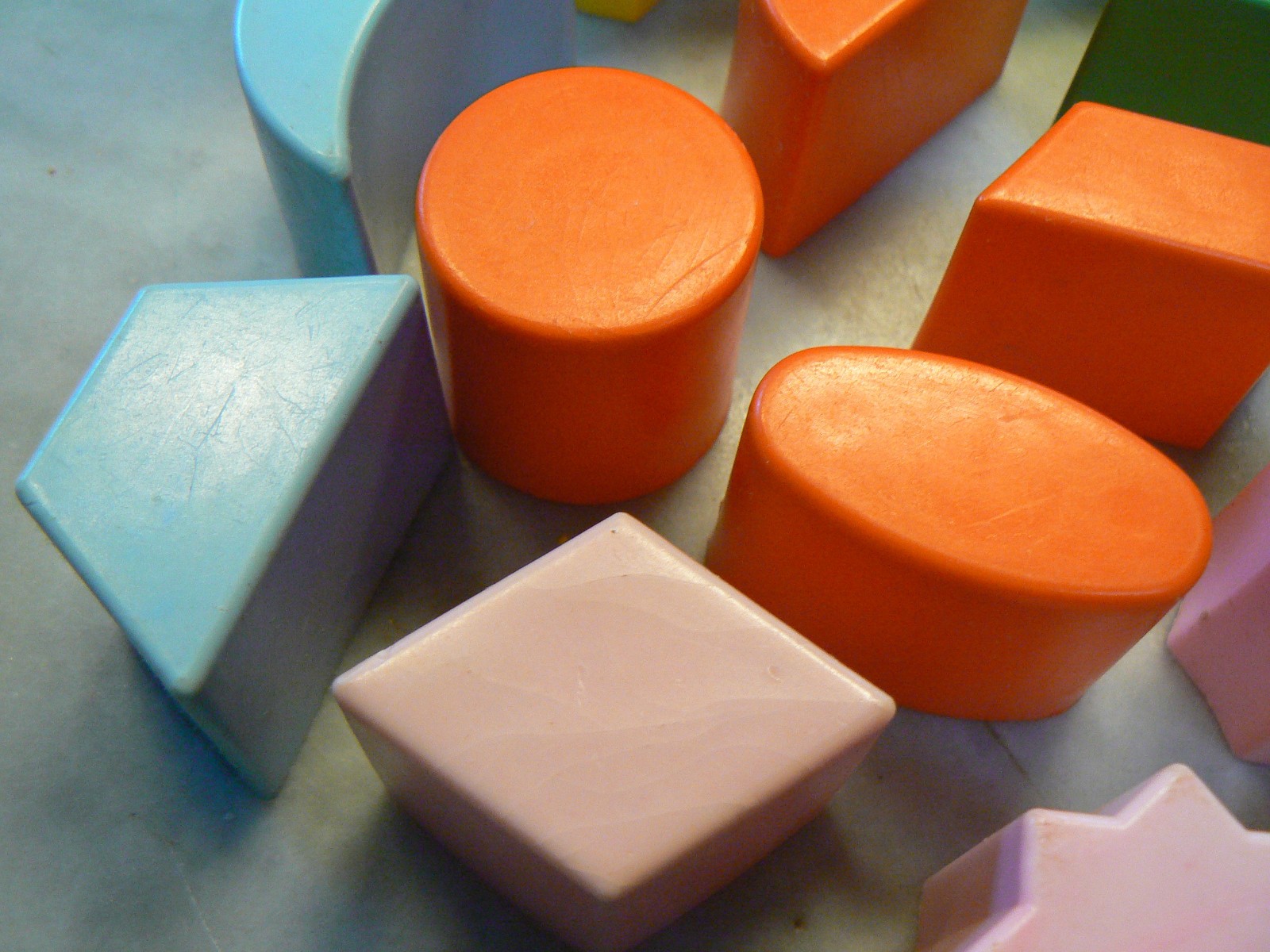 Activity Cube-Child Guidance – w/ 16 Different Shapes & 6 colors to Sort & match