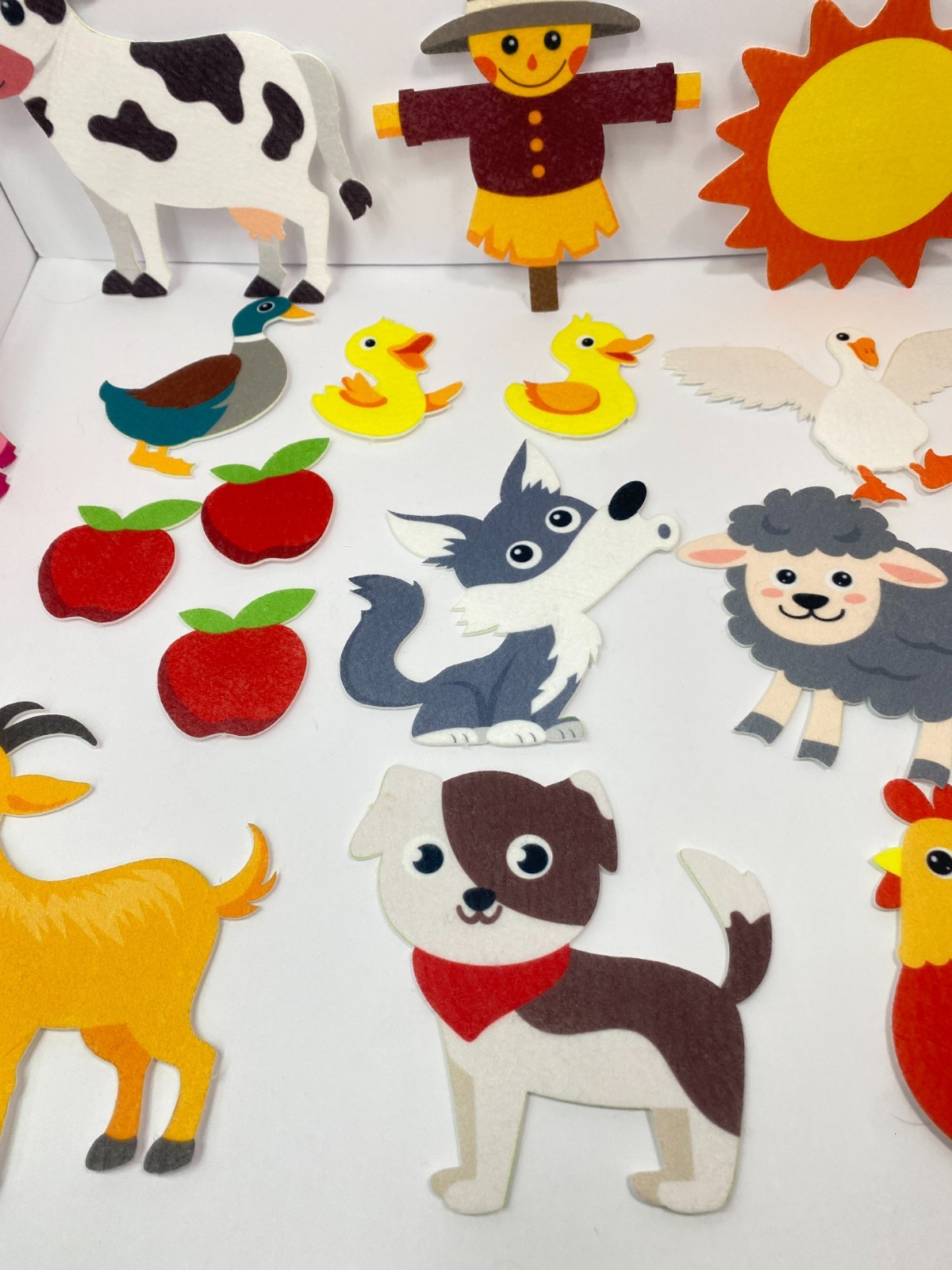 Farm Animal Felt Story Set – Hook‑and‑Loop Backing – 30+ Pieces Preowned Wear