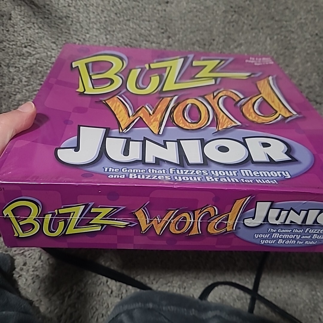 Buzz Word Junior Board Family Fun Game Memory. NEW SEALED