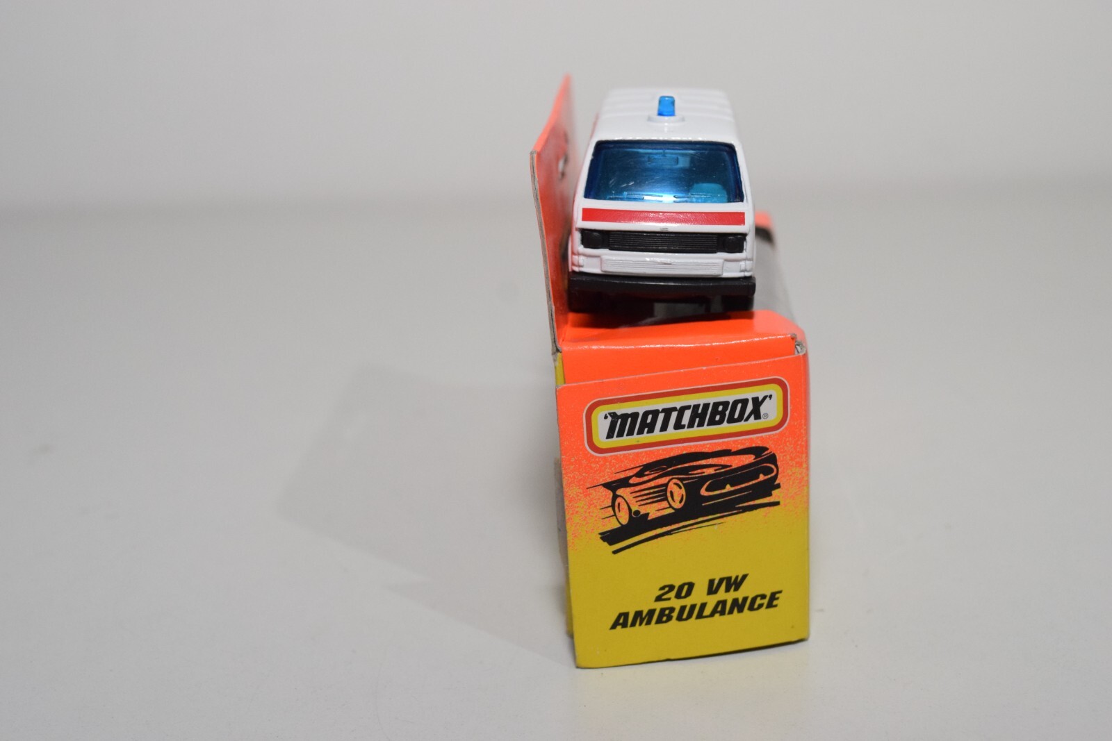 A94 1:64 3 INCH MATCHBOX LESNEY 20 VW VOLKSWAGEN AMBULANCE MIB RARE!