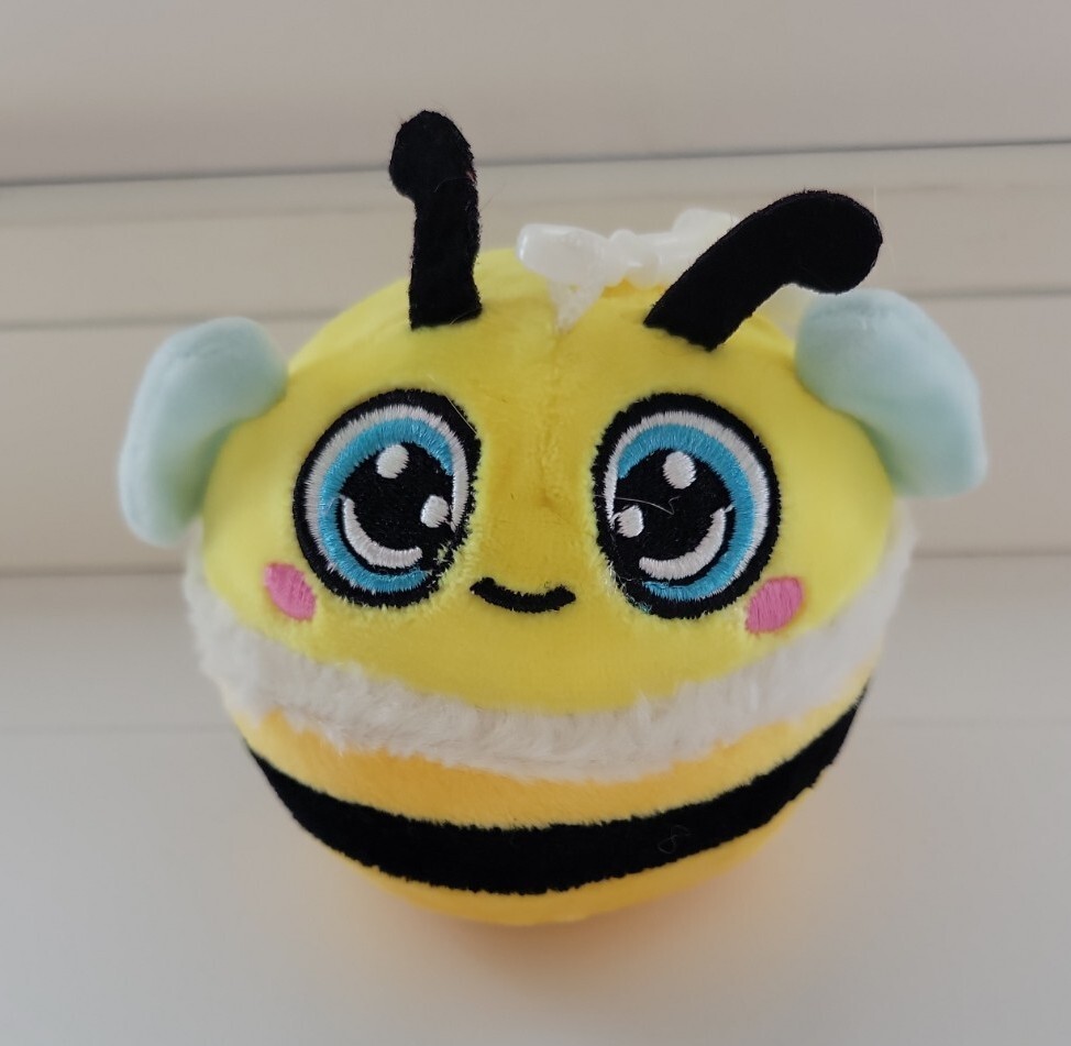 Stress Gear Fluffy Friends Squishy & Fun 4″ Collectible BEE w/ Clip Plush