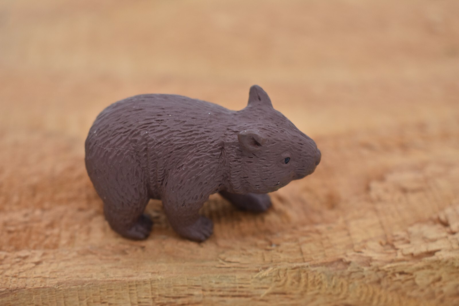 Wombat, Plastic Replica 1 3/4-inch – F1762 B42