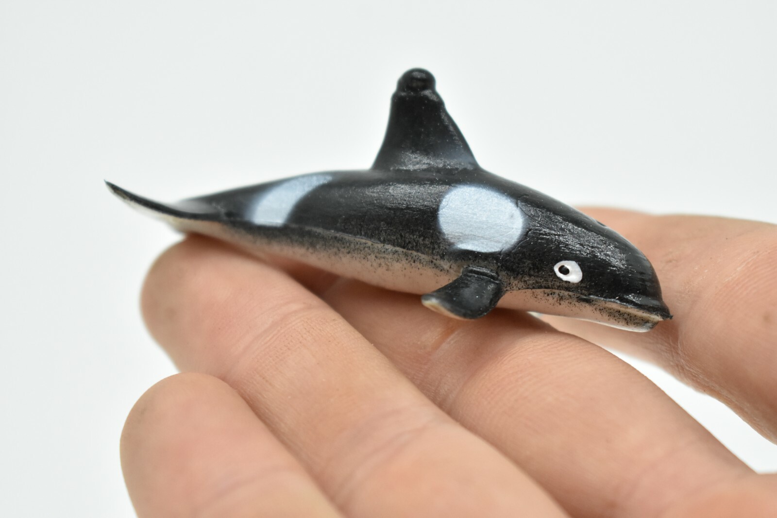 Orca, Killer Whale, Very Nice Plastic Replica 2 3/4″ – F601 B35