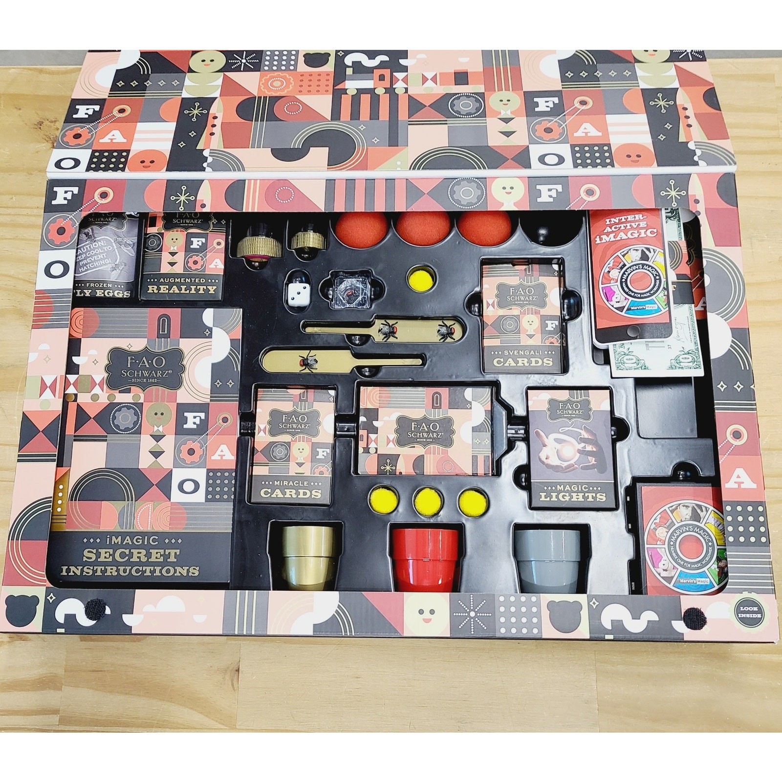 FAO Schwarz Interactive Illusions I Magic Deluxe Kit Set 46 Pieces, PRE-OWNED