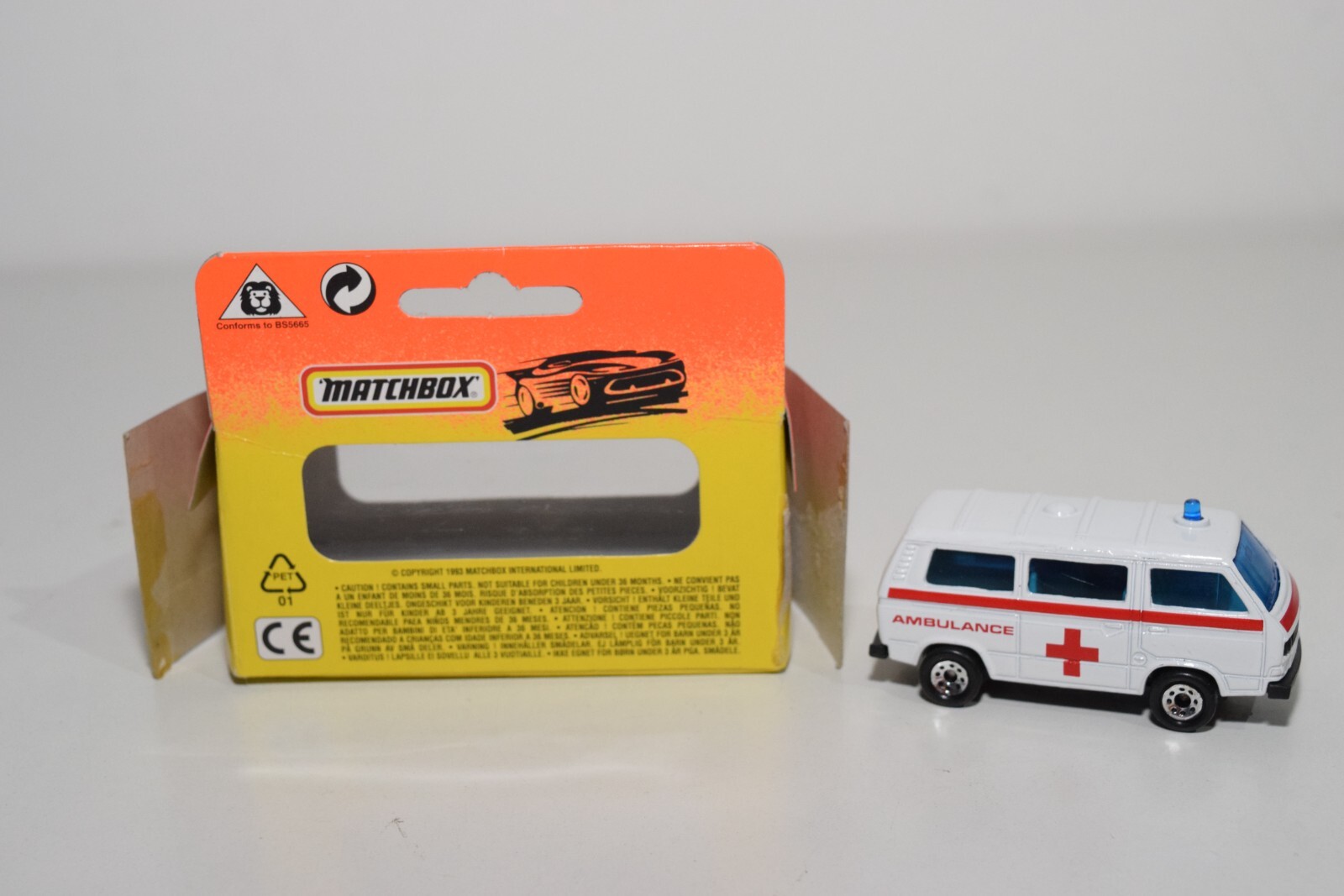 A94 1:64 3 INCH MATCHBOX LESNEY 20 VW VOLKSWAGEN AMBULANCE MIB RARE!