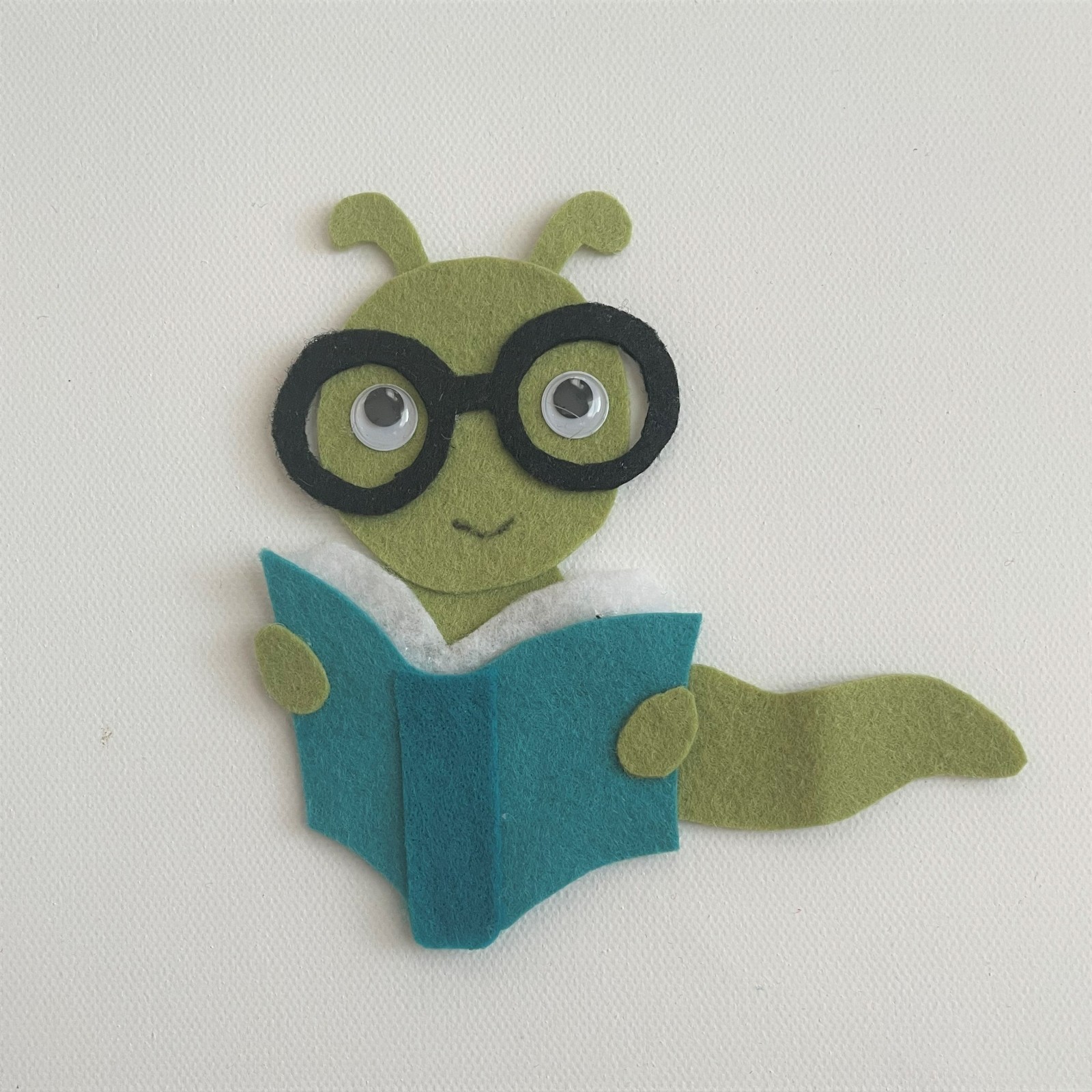 Bookworm Felt Story Set – Celebrate Reading, Curiosity, and Whimsical Learning!