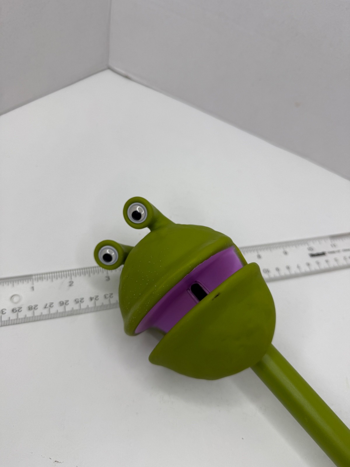 Educational Insights Kai The Frog Puppet on a Stick Green 12.5″ Creative Toy