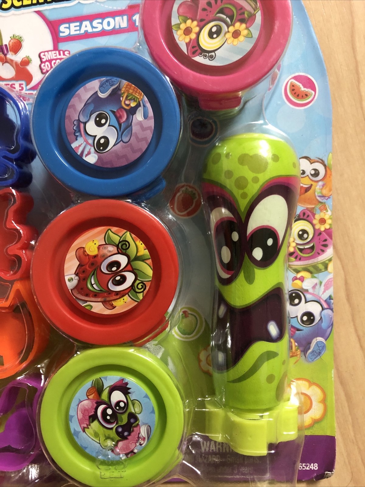 SCENTOS Scented Dough 10 Pieces Season 1, Ages 3+ with 5 Dough Stampers Fruit