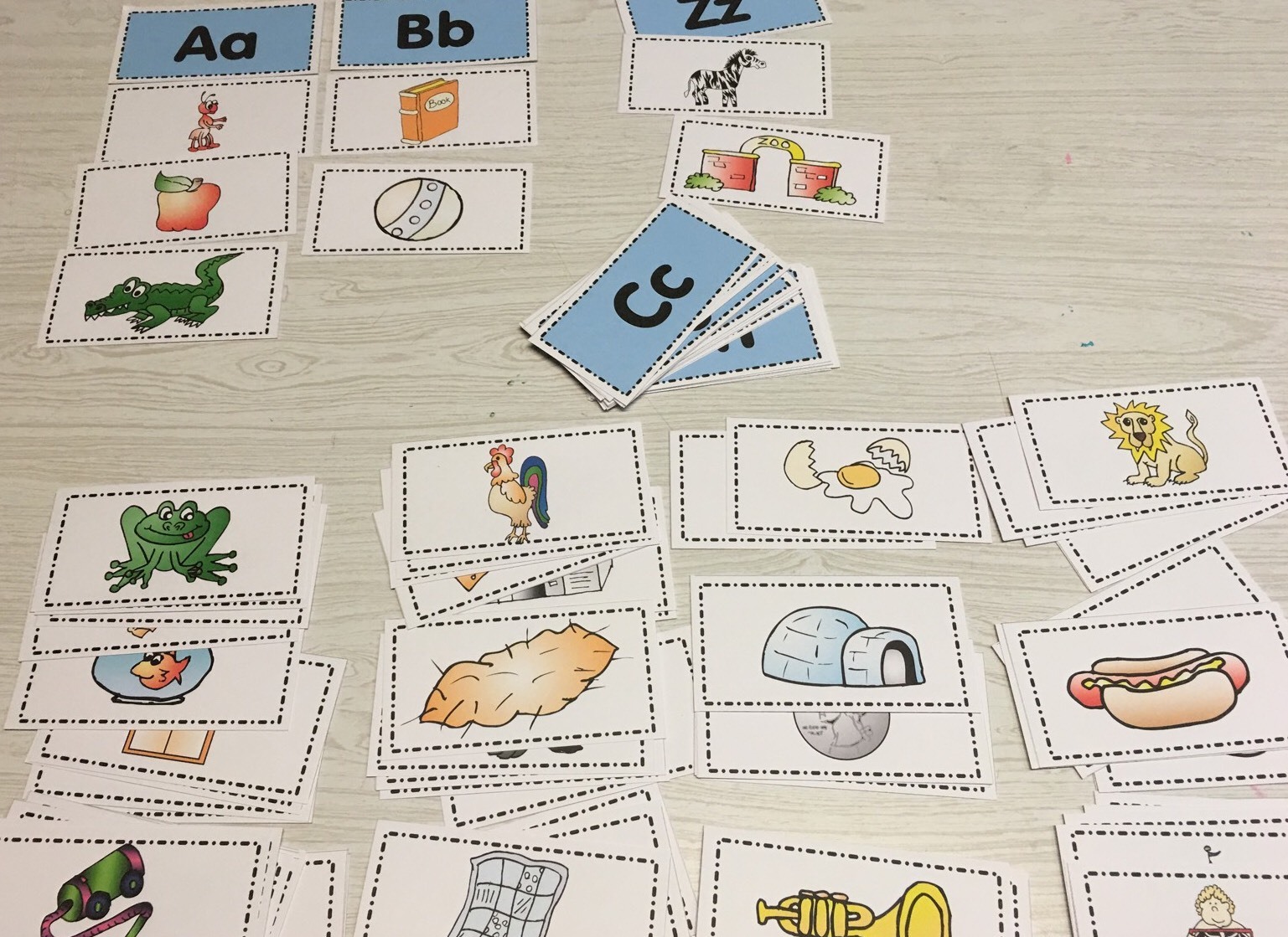 Letters and Pictures – Beginning Phonics Sorting Kit – Montessori Inspired