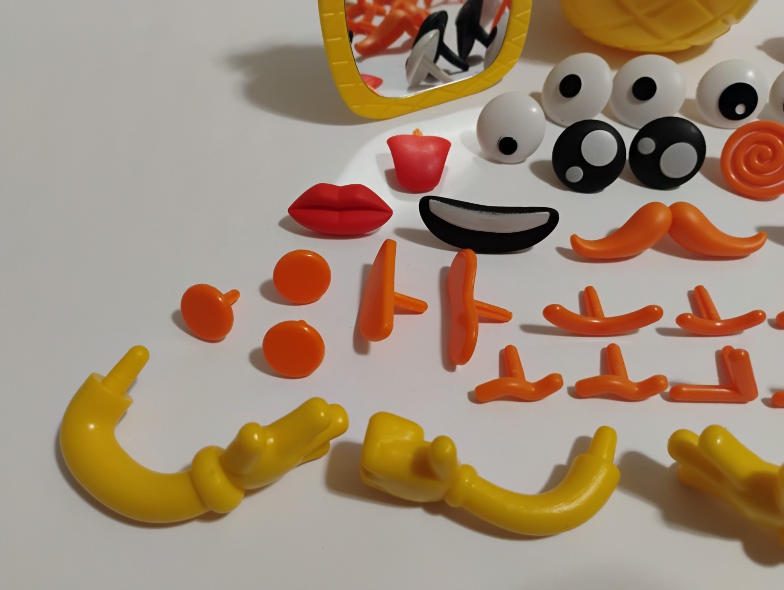 Learning Resources Big Feelings Pineapple Faces Toy