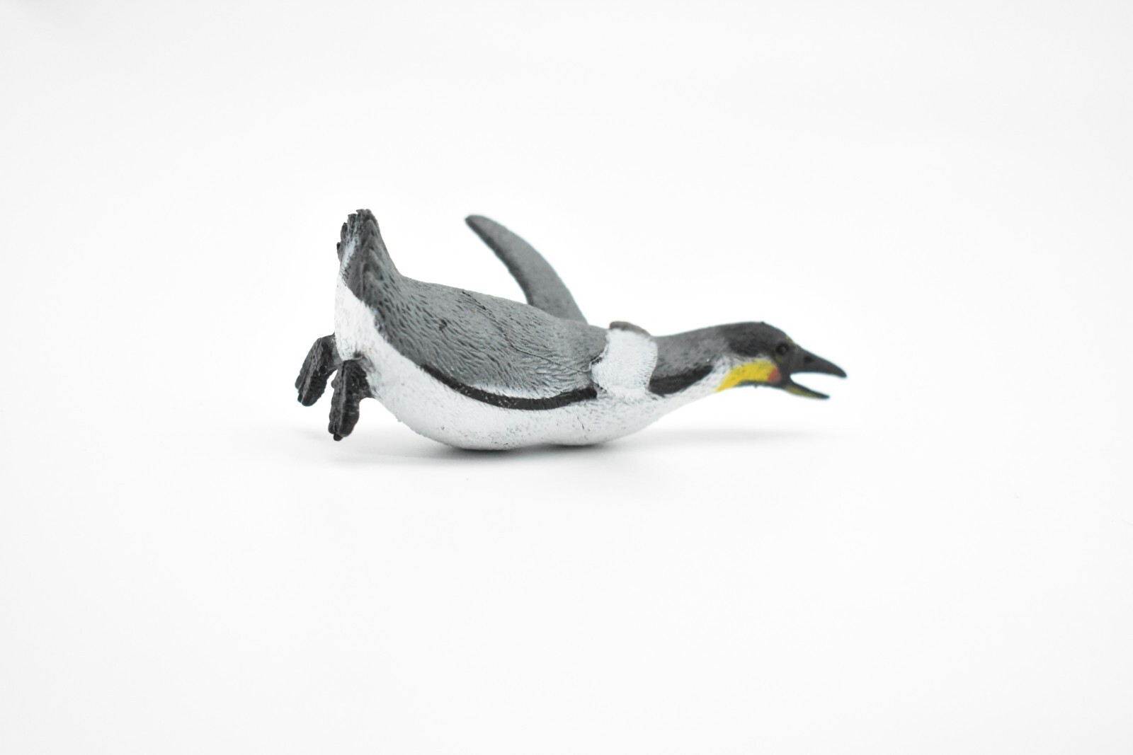 Penguin, Emperor, Very Nice Rubber Reproduction, Hand Painted 3″ F1110 B203