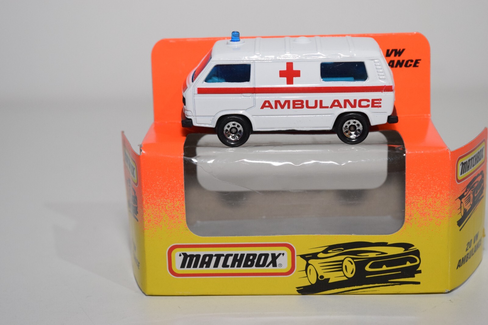 A94 1:64 3 INCH MATCHBOX LESNEY 20 VW VOLKSWAGEN AMBULANCE MIB RARE!