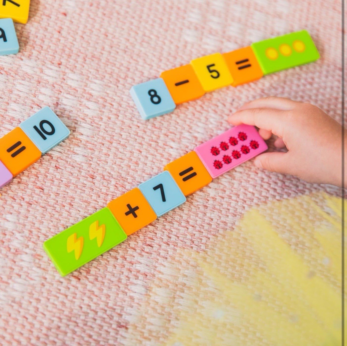 Educational Insights -60 Symbol & 40 Pictures Math Dominoes Add & Subtraction