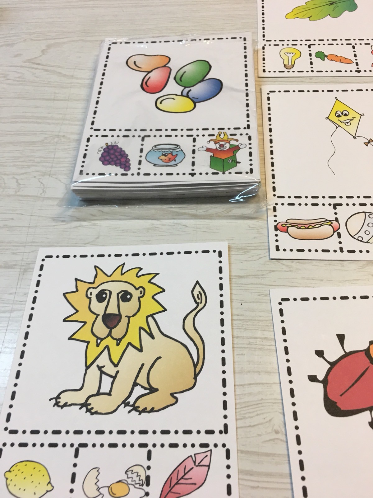 Beginning Sounds – 52 Clothes Pin Cards – Cards For Learning Centers