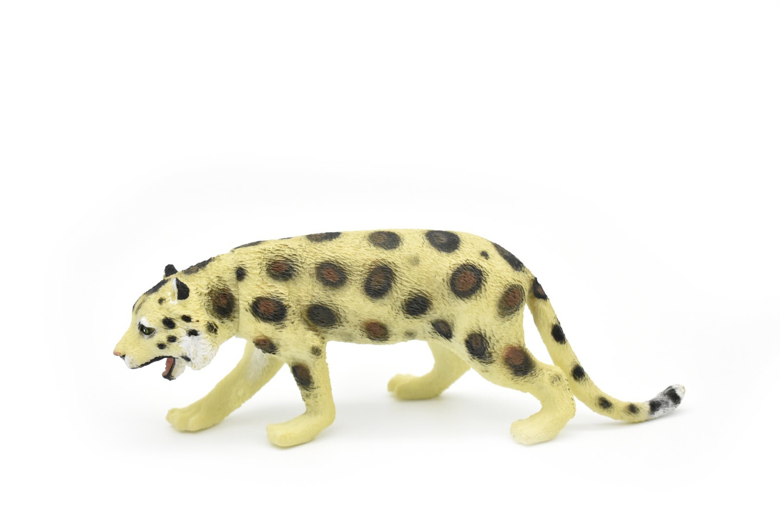 Snow Leopard Very Nice Plastic Replica 6″W x 3″H ~ F4413-B191