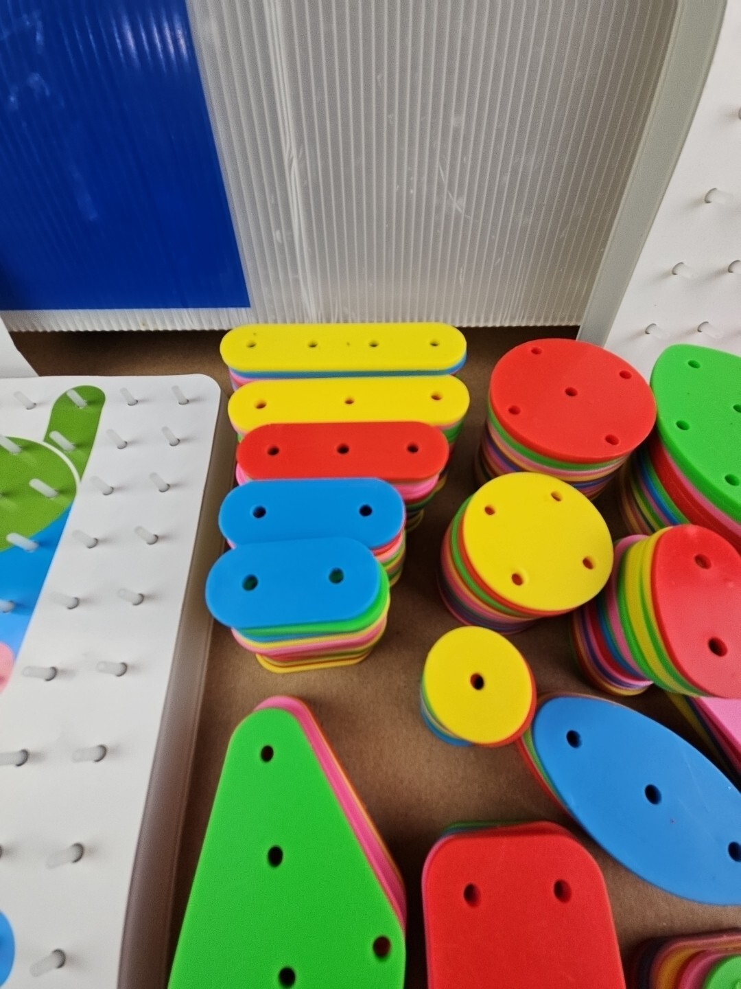 1995 Asco Picasco 4 Educational Game Puzzle Peg Board Toy France Learning Game