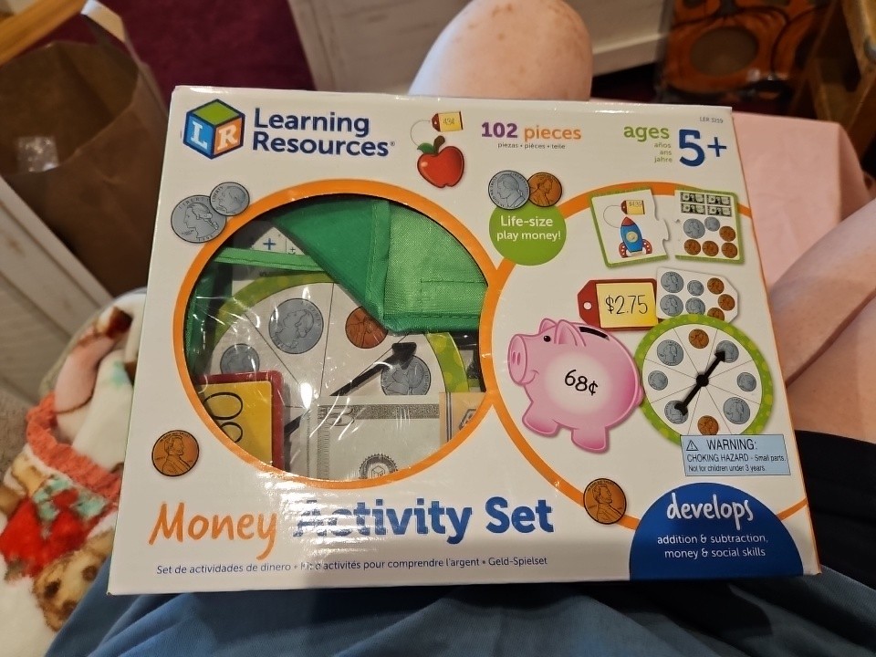 Learning Resources Money Activity Set 102 Pieces Coins Spinner and Money + Xcoin