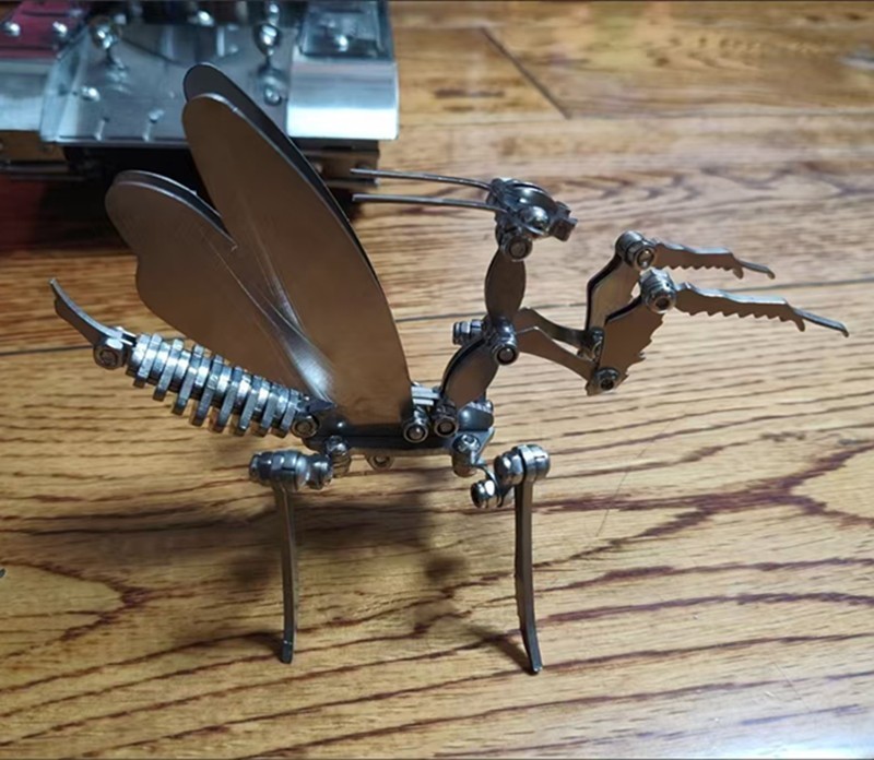 Mantis model screw puzzle 3D model stainless steel assembled finished toy