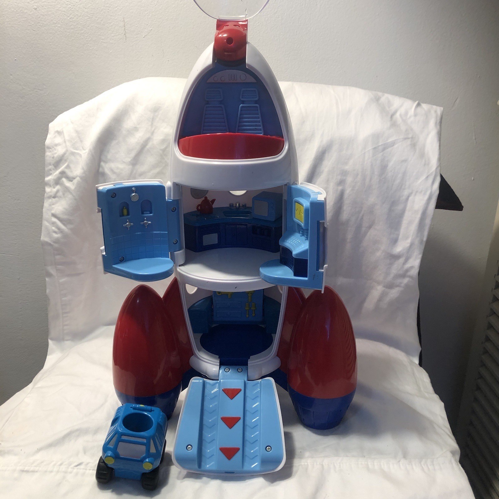 Lakeshore Educational Play & Explore Rocket Ship Rocket Rover No Figures 17″ tal