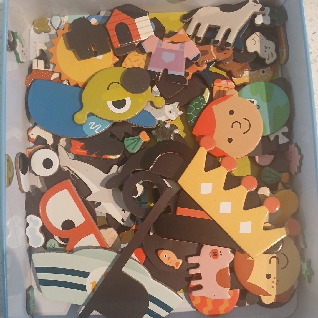 Magnetic Create & Play 200 Pc Ages 4+ Farm, Outdoors, Underwater & Space