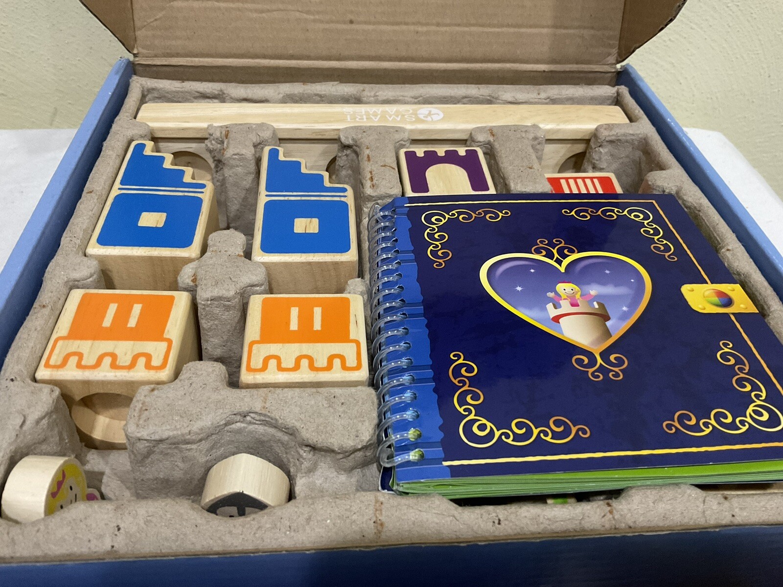 VTG. 2011 SMART GAMES CAMELOT JR LOGIC CASTLE BUILDING PUZZLES, BOOKLET, 4 +