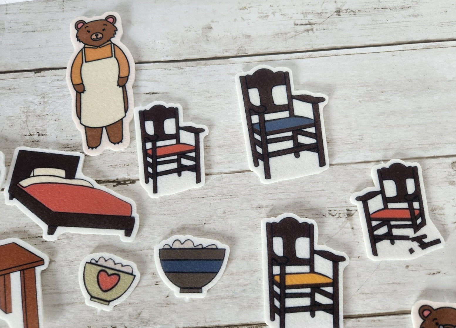Twinkl Education “Goldilocks & 3 Bears” Soft Felt Story Character Cut Outs
