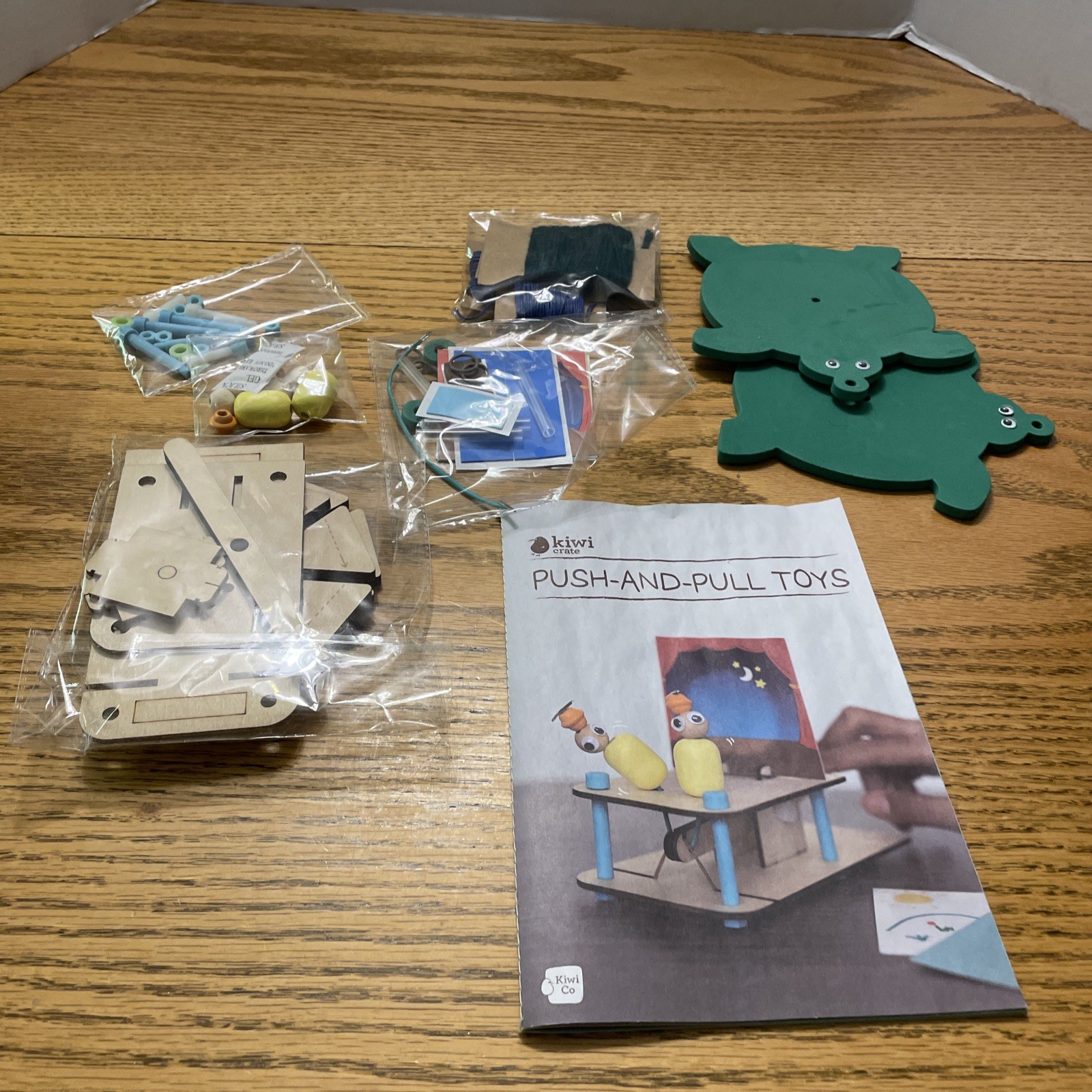 Kiwi Crate Kiwi Co STEM Push-And-Pull Toys Educational Toy Craft Open Box