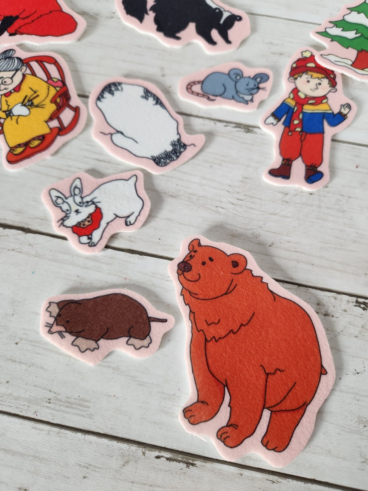 Twinkl Education “The Mitten” Soft Felt Story Character Cut Outs