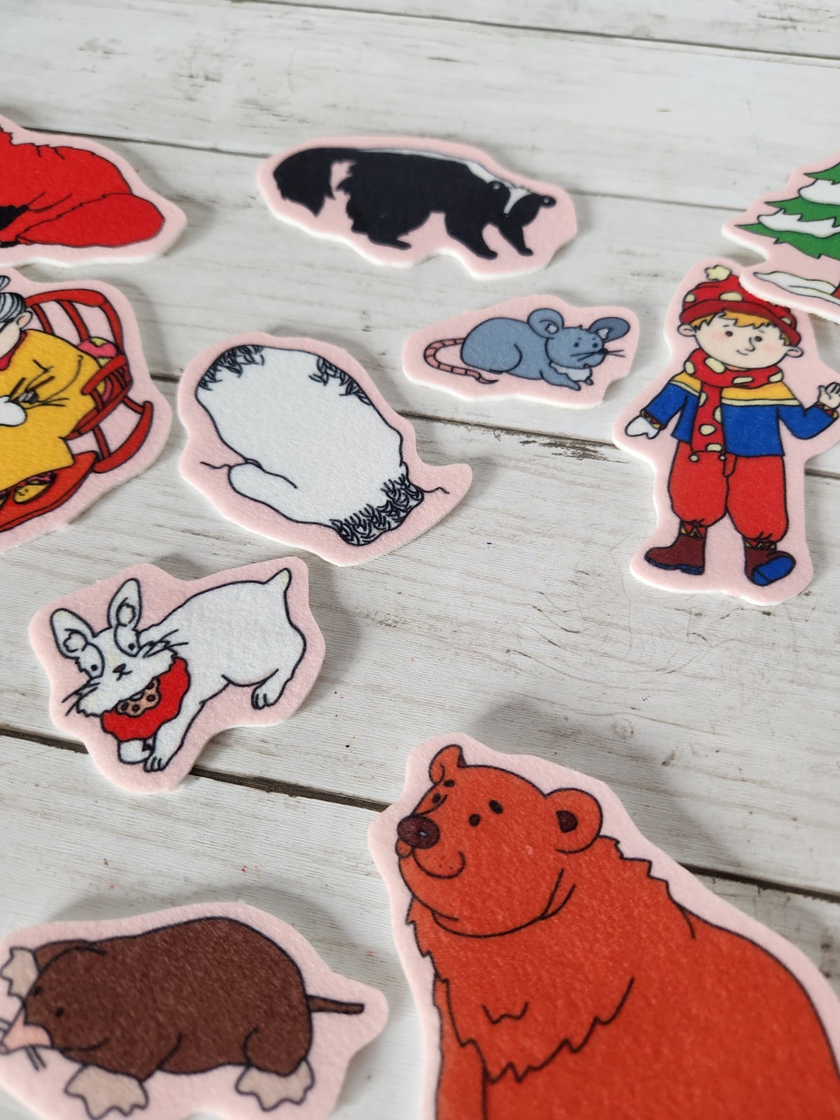 Twinkl Education “The Mitten” Soft Felt Story Character Cut Outs