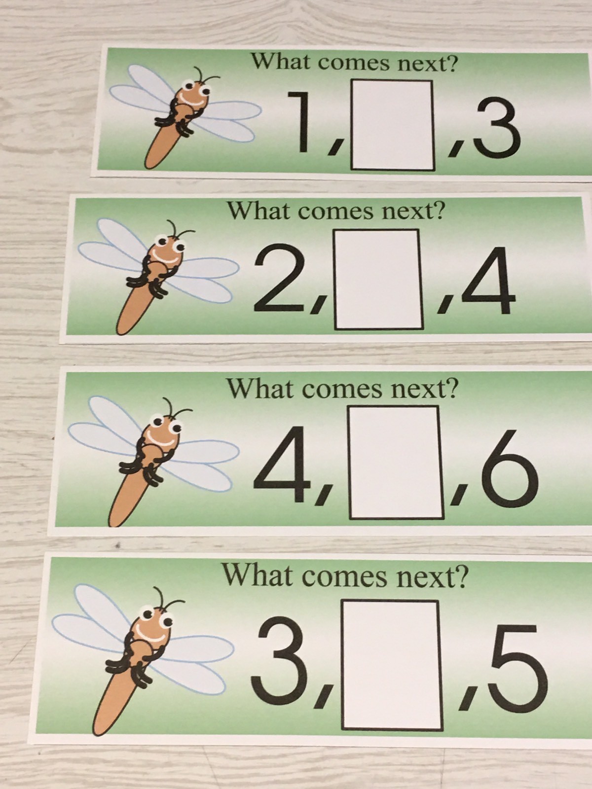 Dragonfly – Numbers – What comes next ? – 21 Laminated cards Activity Set