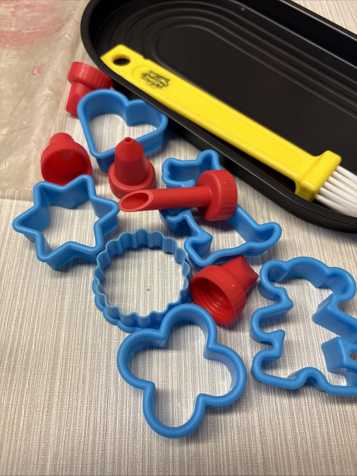 KIDS COOKING CLUB BAKING KIT Cookie Cutters, Brush, Pastry Tips FREE SHIPPING