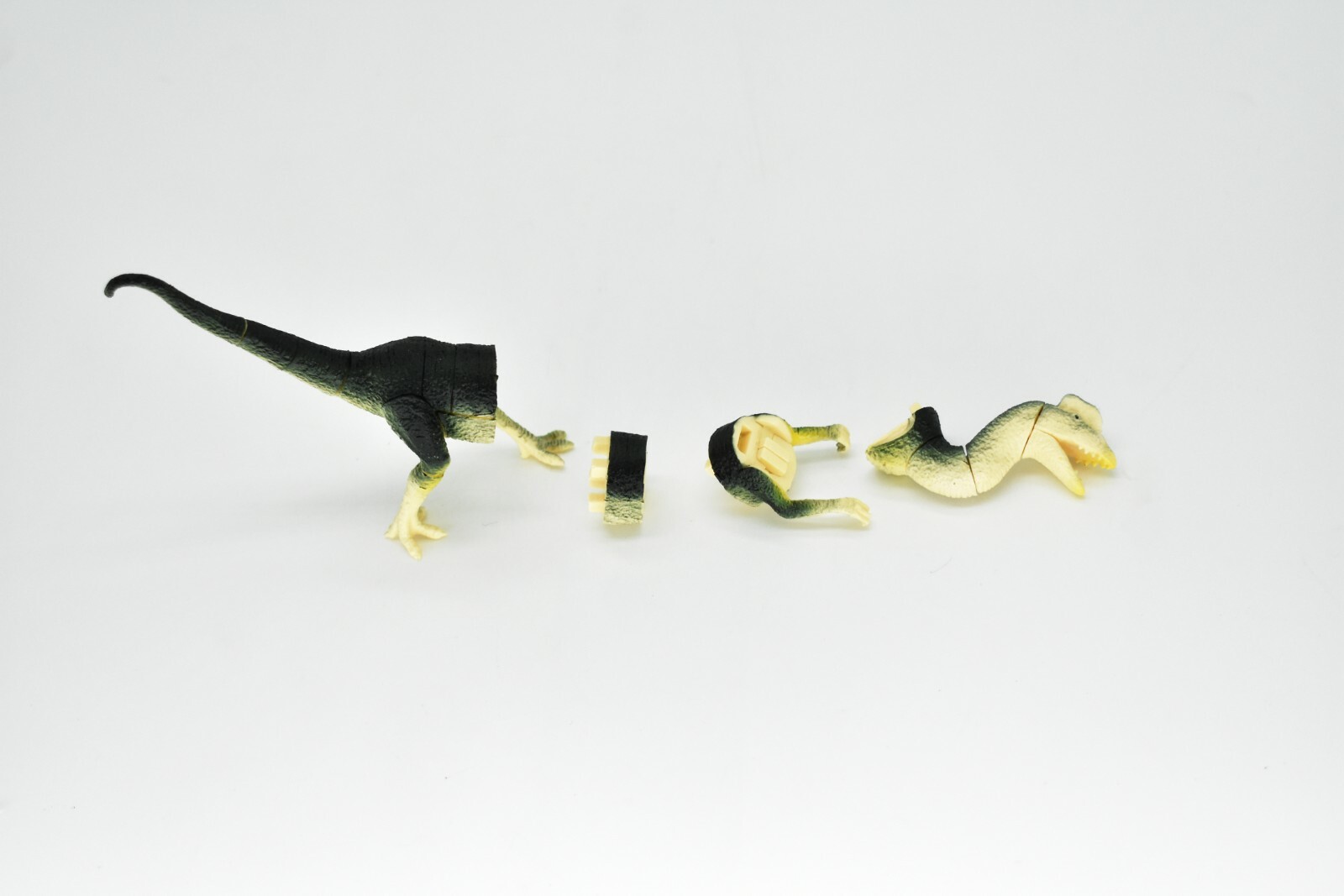 Dilophosaurus Dinosaur, 3D Puzzle Very Nice Plastic Replica 4 1/2″ long – F3036