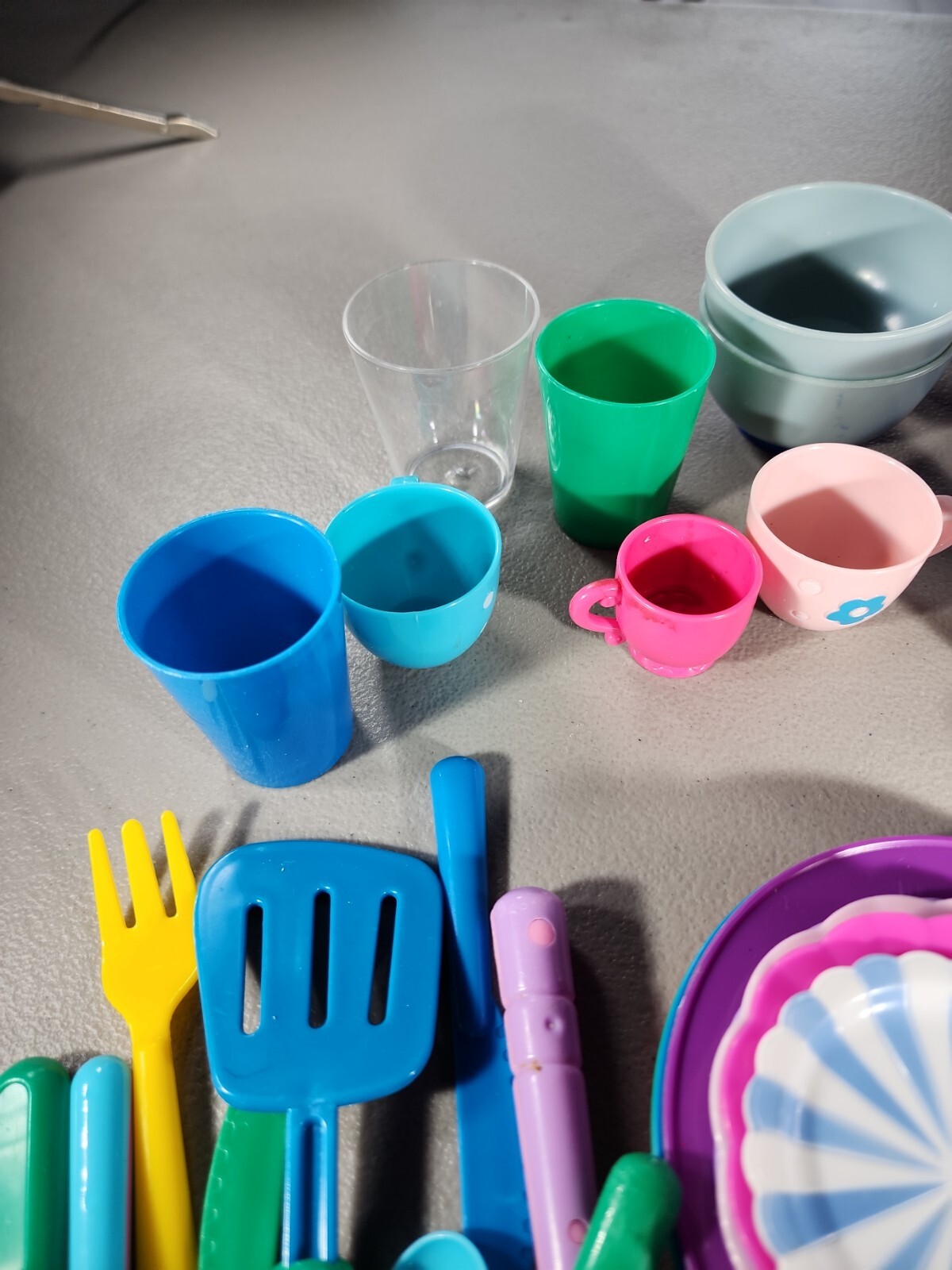 Children’s Kids Play Kitchen Lot 40pc Set, Cups, Utensils, Pans & More