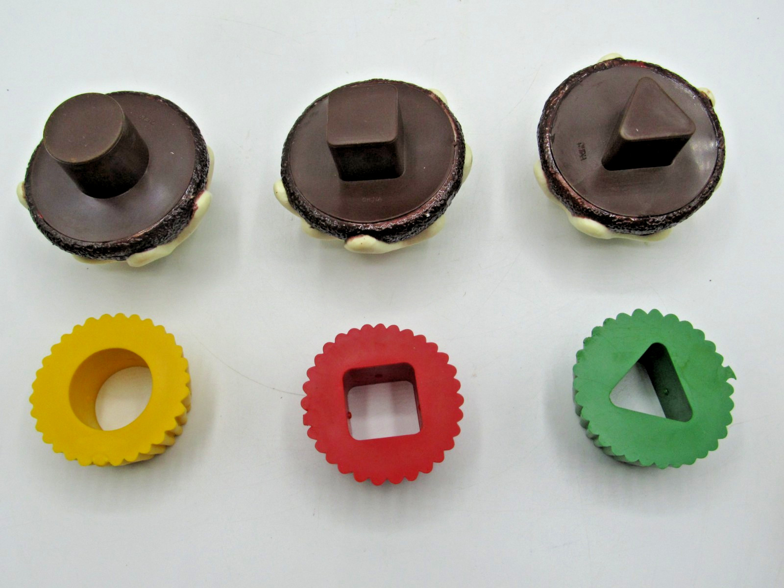 Discontinued Melissa & Doug Learning Resources Shape Sorting Cupcakes with Pan