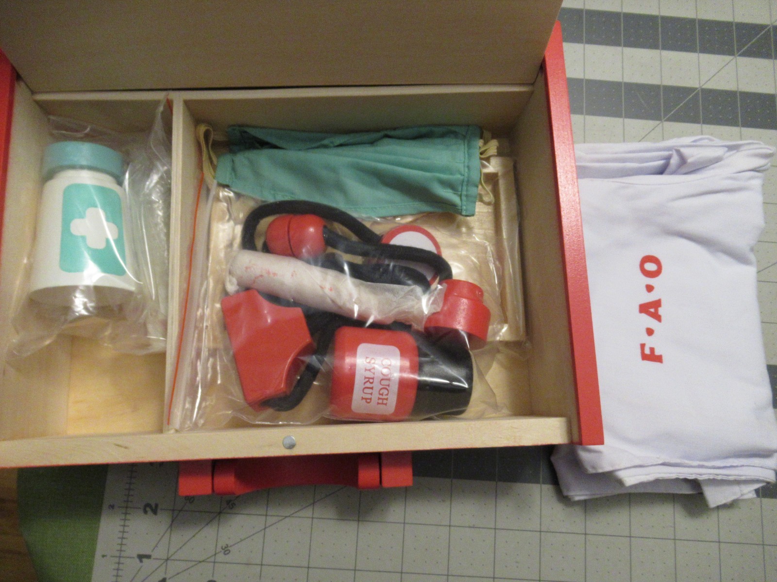 FAO Schwarz Doctor Kit Wood