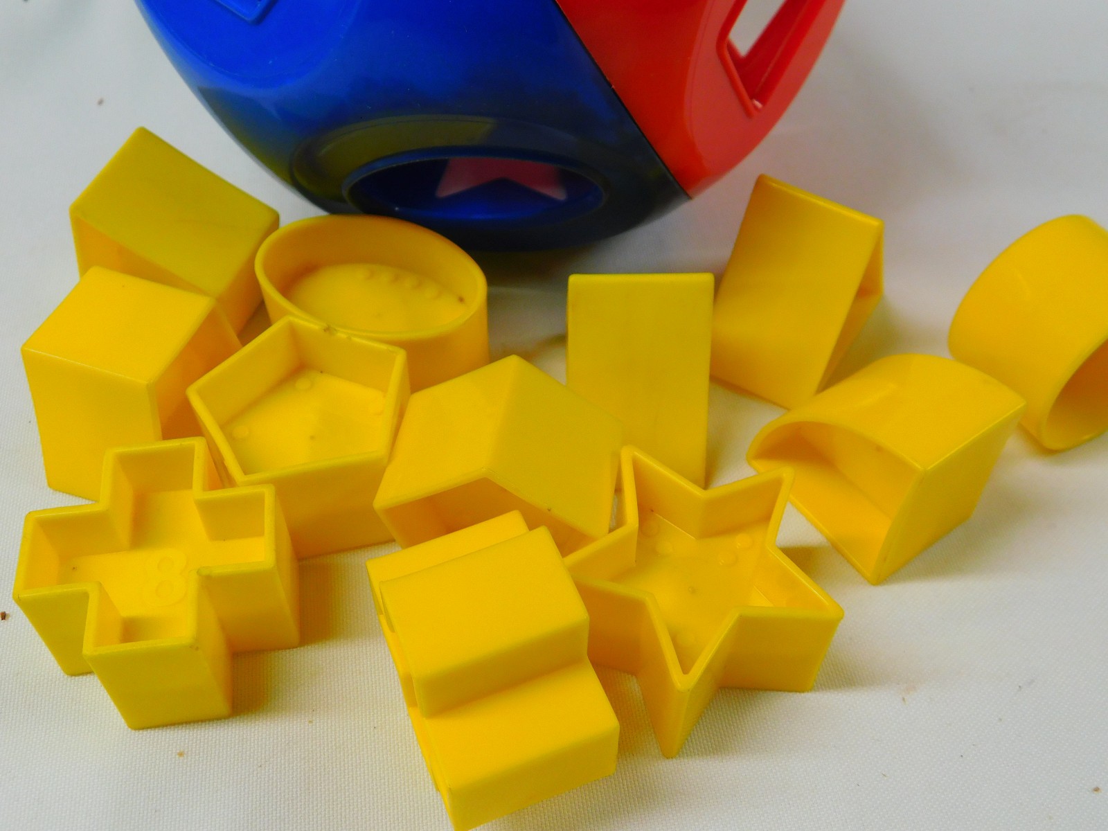 Vtg Tupperware SHAPE-O-BALL Kids Education Sorting Toy w 12 Shape Blocks