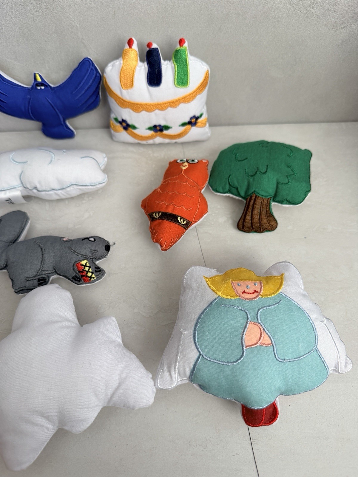 “It Looked Like Spilt Milk” Felt Storyboard Kit – 14 Pieces