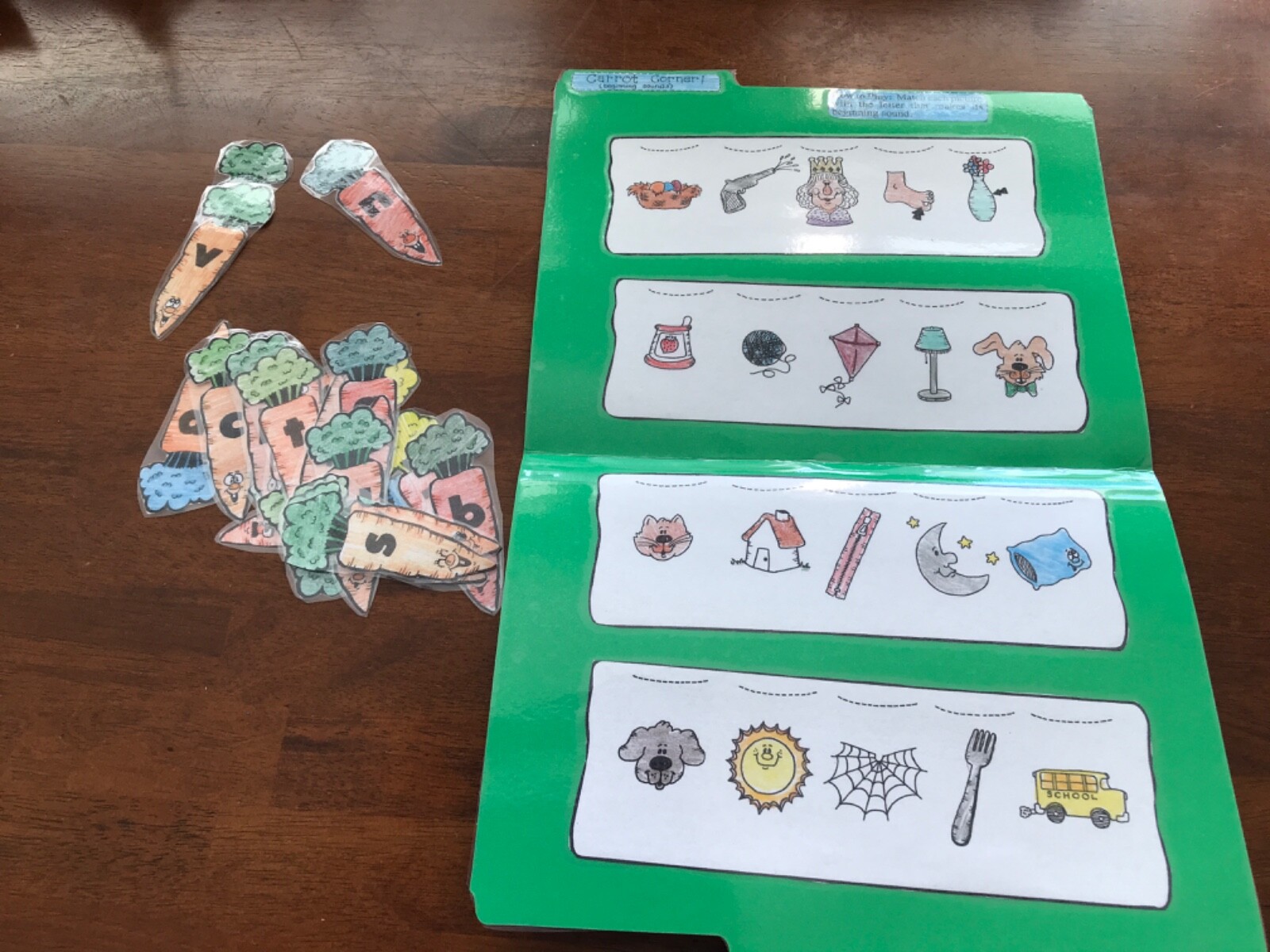 Carrot Corner! Beginning Sounds ! Gr K language arts file folder game teacher