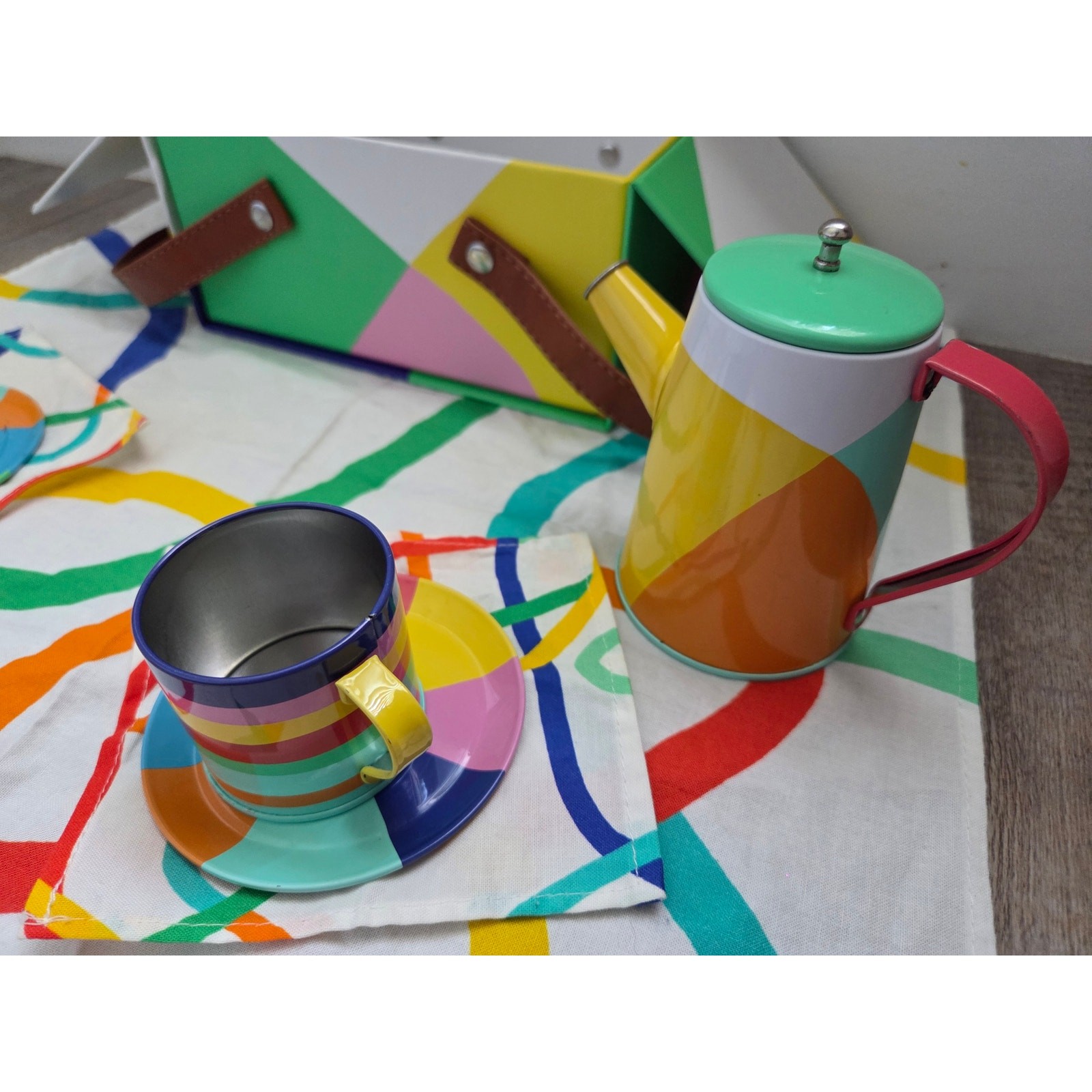 Lovevery Pinkies Up Picnic Set Tea Set