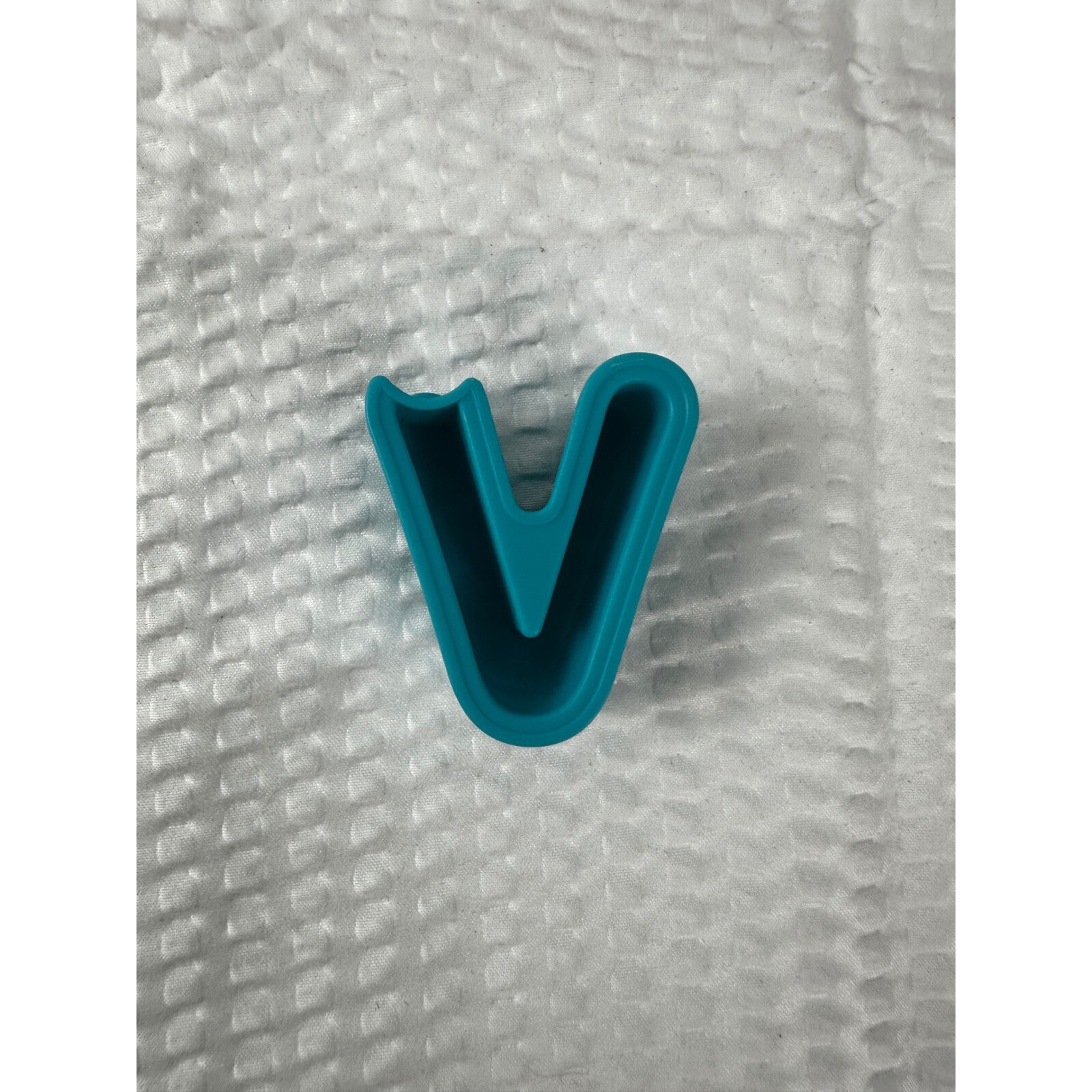 Letter “V” for Elmo On The Go learning game.