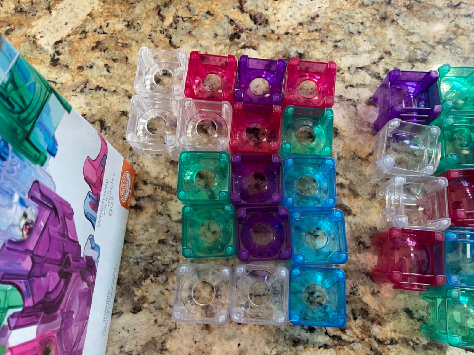 MINDWARE Q-BA-MAZE 2.0 MARBLE MAZE BIG BOX BRIGHT COLORS 69 CUBES 20 MARBLES