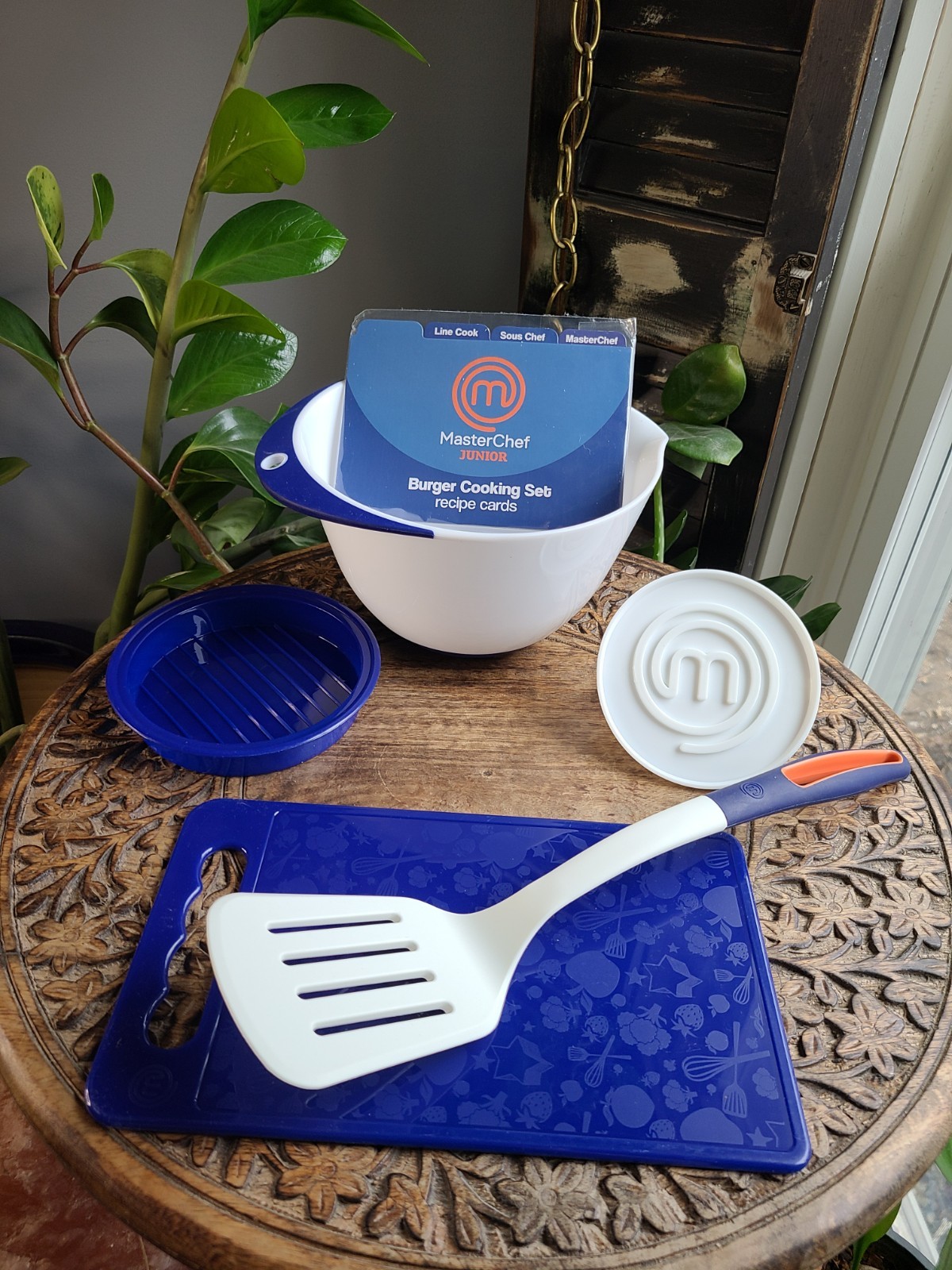 MasterChef Junior Burger Cooking Set Kids Kitchen Kit Recipe Cards Chef