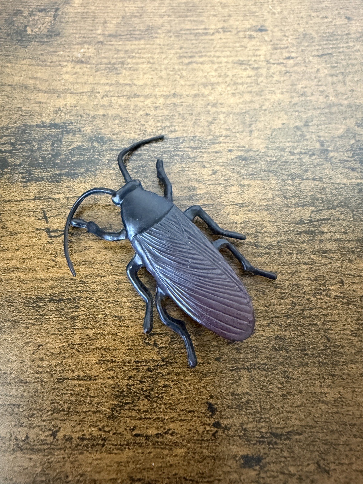 Scary Huge Cockroach Novelty Toy – Realistic Insect Gag Prank for Party Decor