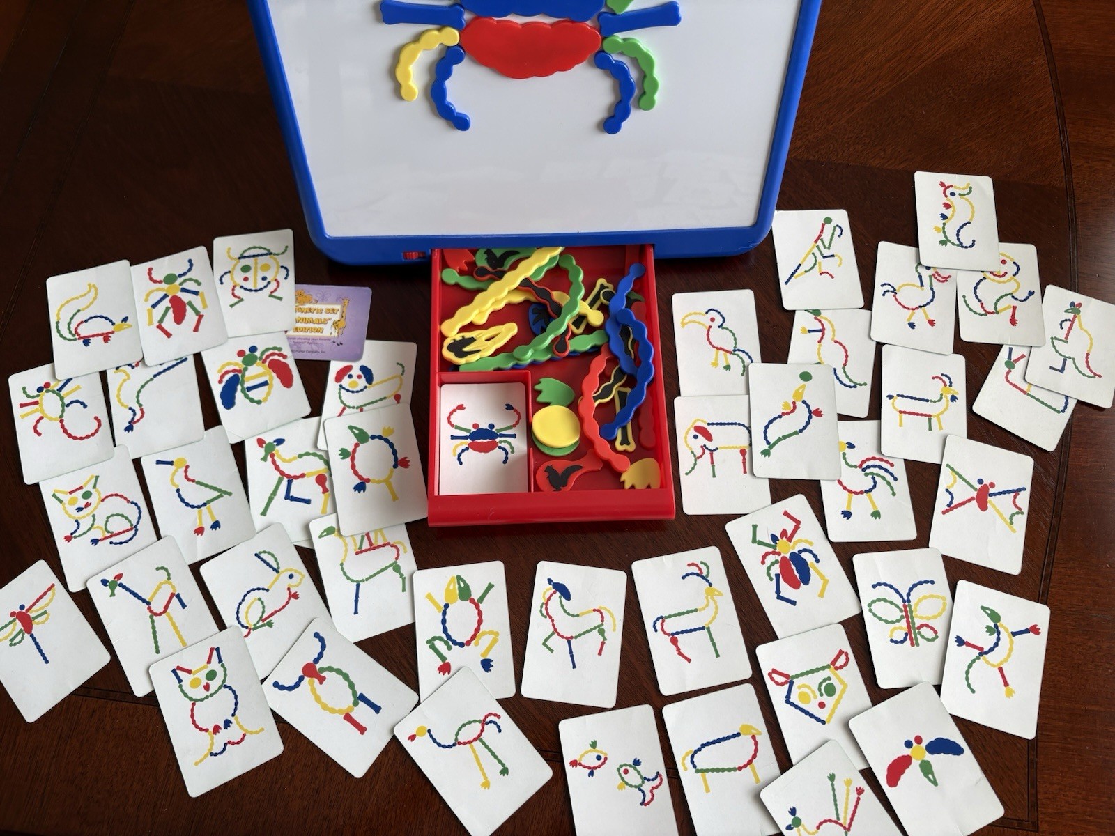 Huntar Magnetic Animals and Buildings Educational Toy with Board & 90 Cards