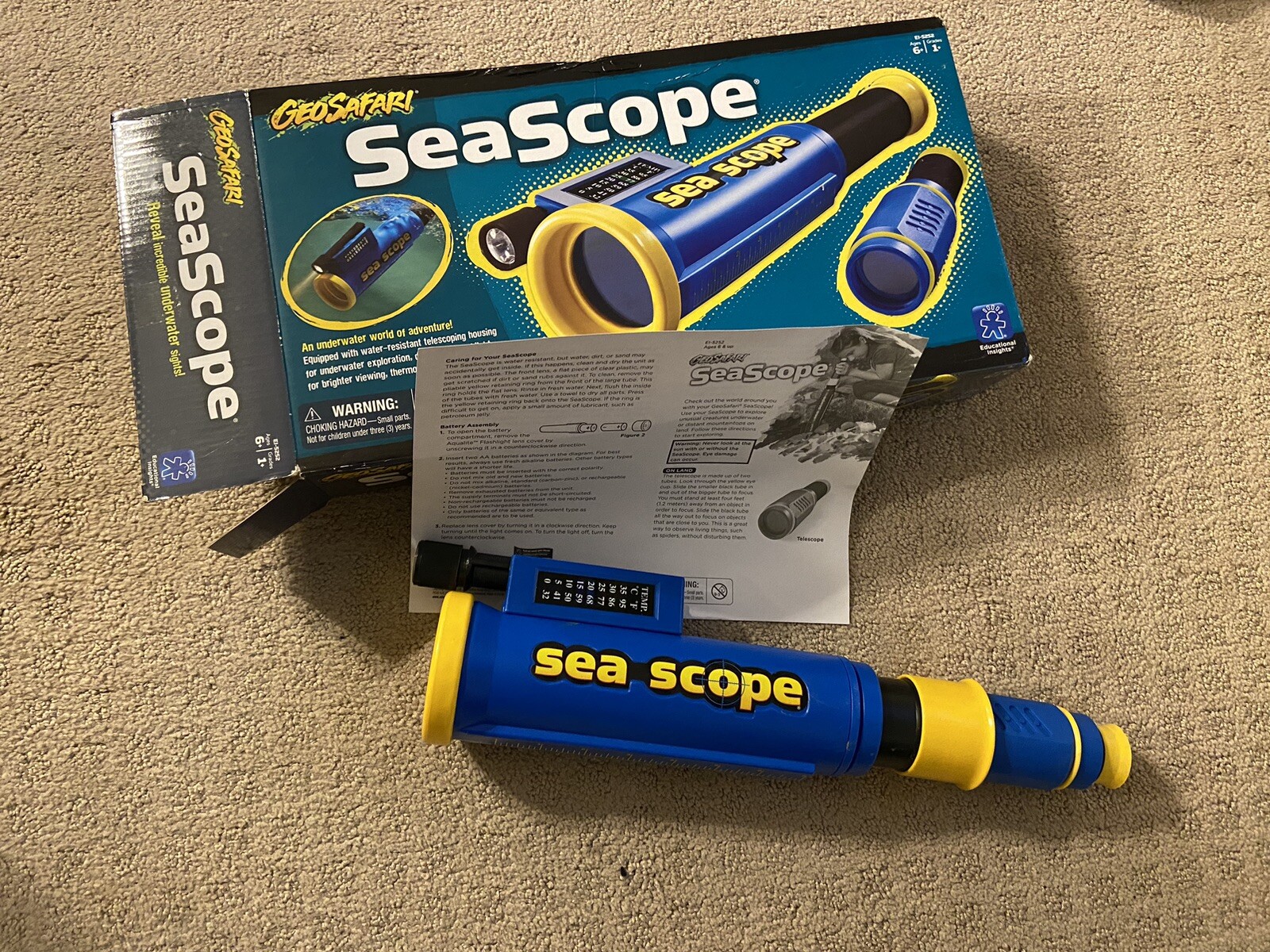 Geosafari Seascape Underwater Magnifier and Light (Batteries Included)