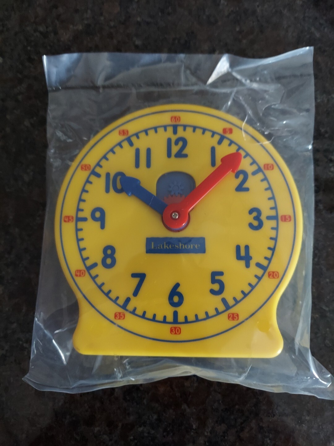 LAKESHORE LEARNING STUDENT CLOCK FD974 TWO WAY GEARS FOR TELLING TIME W/STAND 5″
