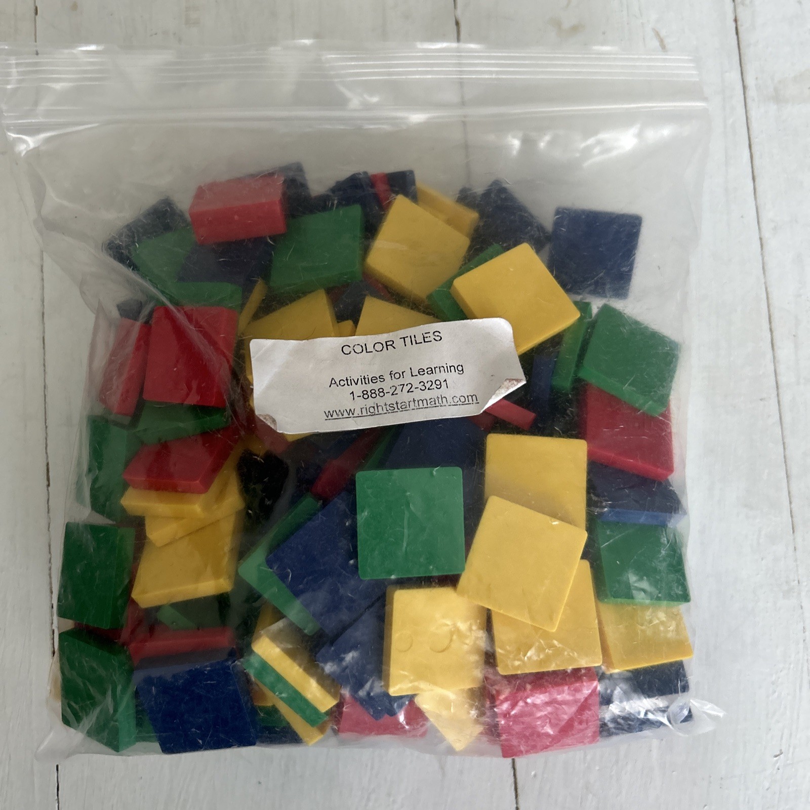 Rightstart Learning Toys 200 Centimeter Cubes, 2 Tangrams, 200 Color Tiles