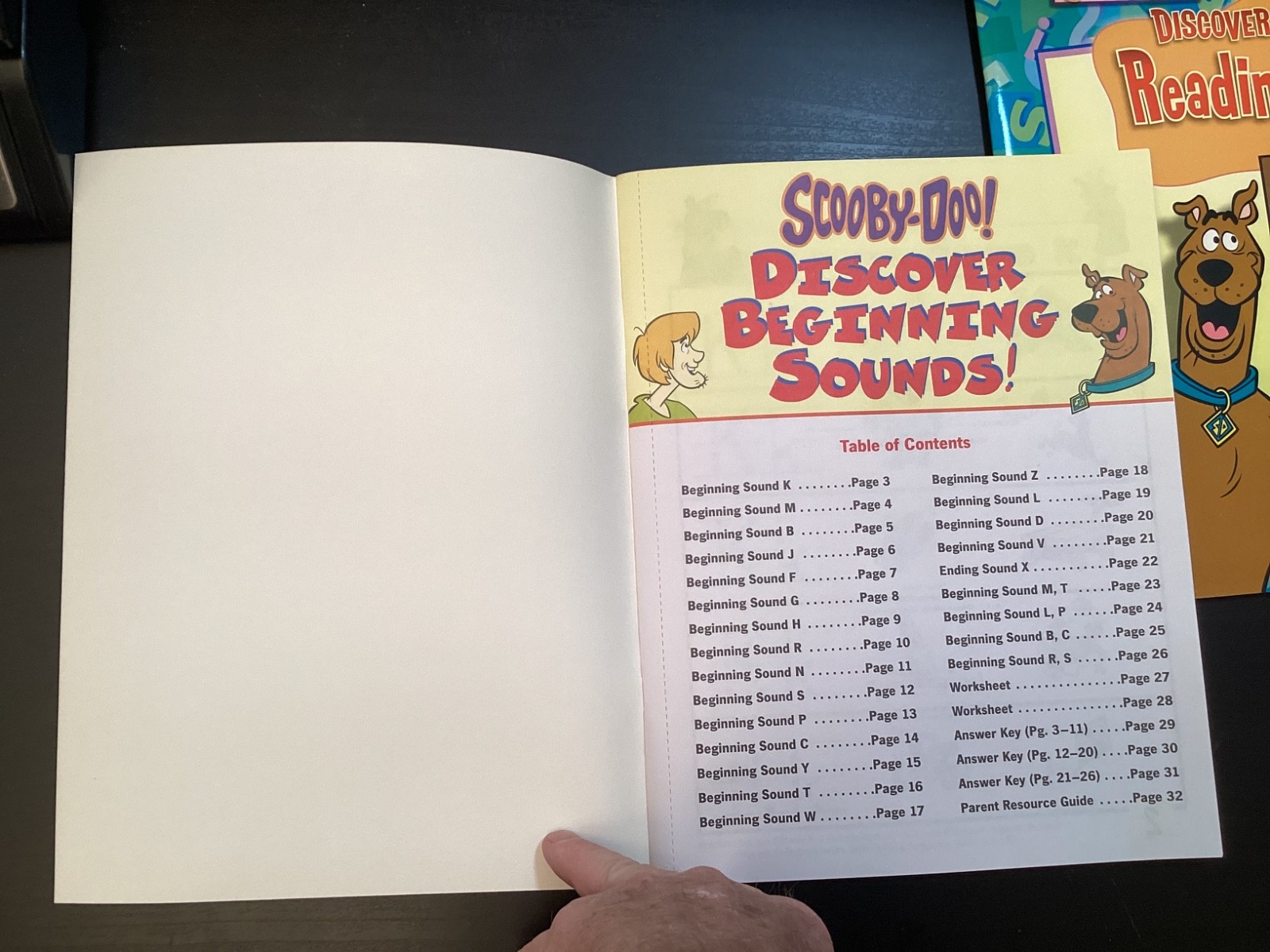 Scooby-Doo Discover Kit: 4 Books, Crayons, Games, Matching, Shapes Colors Words