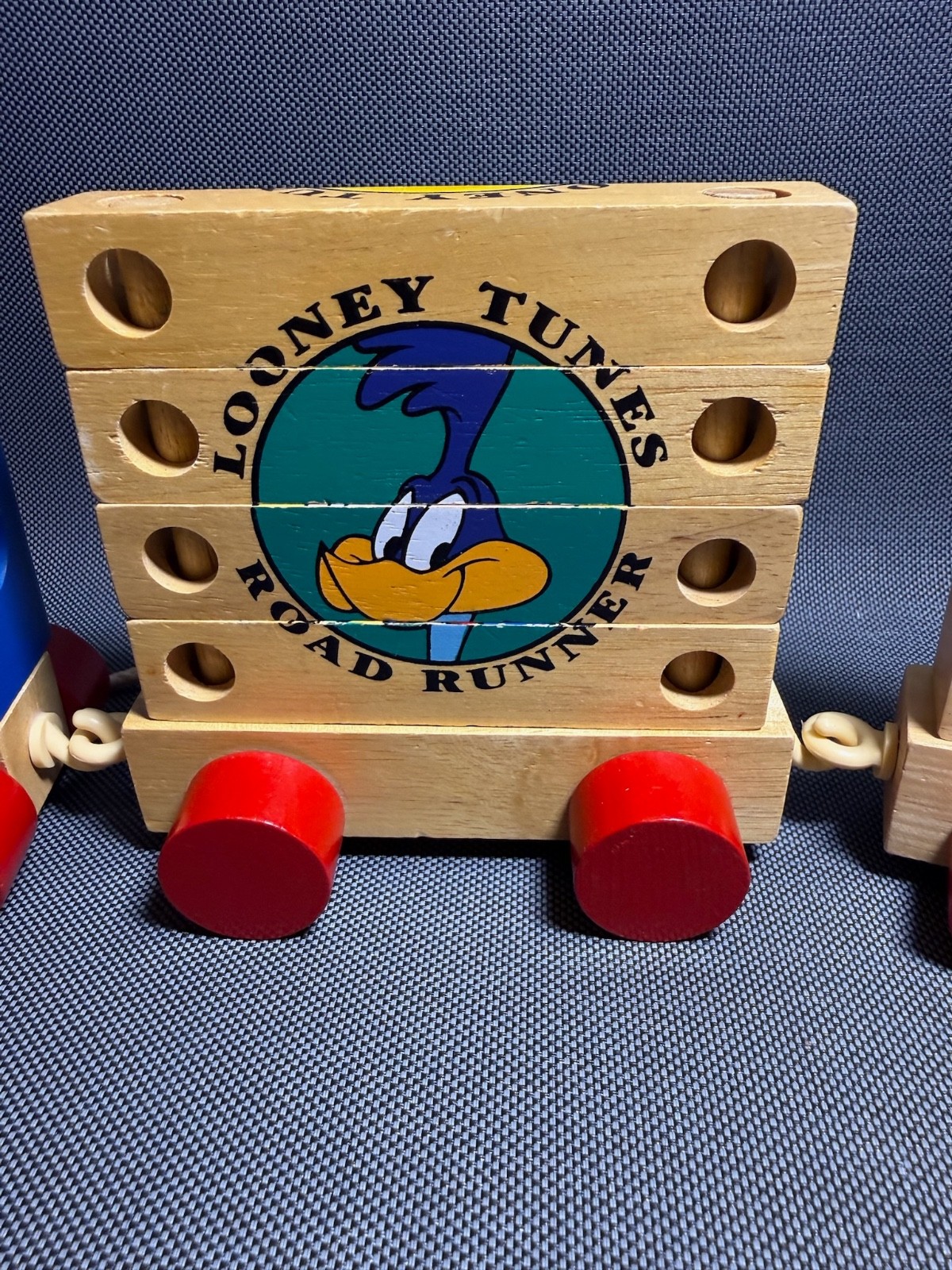 1992 Looney Tunes Wooden Puzzle Pull Toy Train, Engine And Two Rail Cars CLEAN